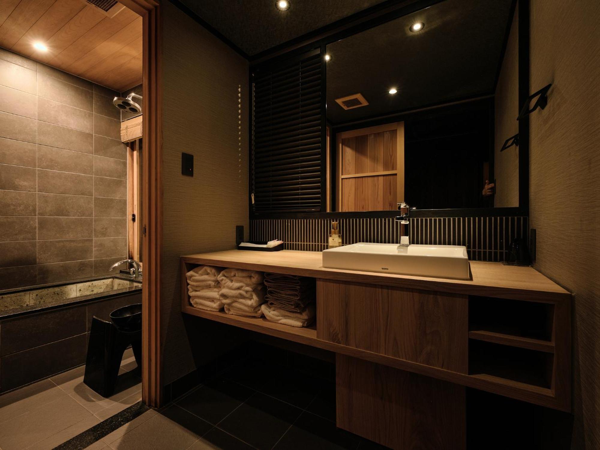 Tsumugi Hachijominamotocho Apartment Kyoto Luaran gambar